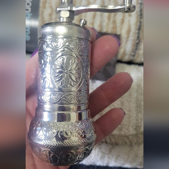 Crystalia spice herb grinder. New in box. - Picture 4 of 7